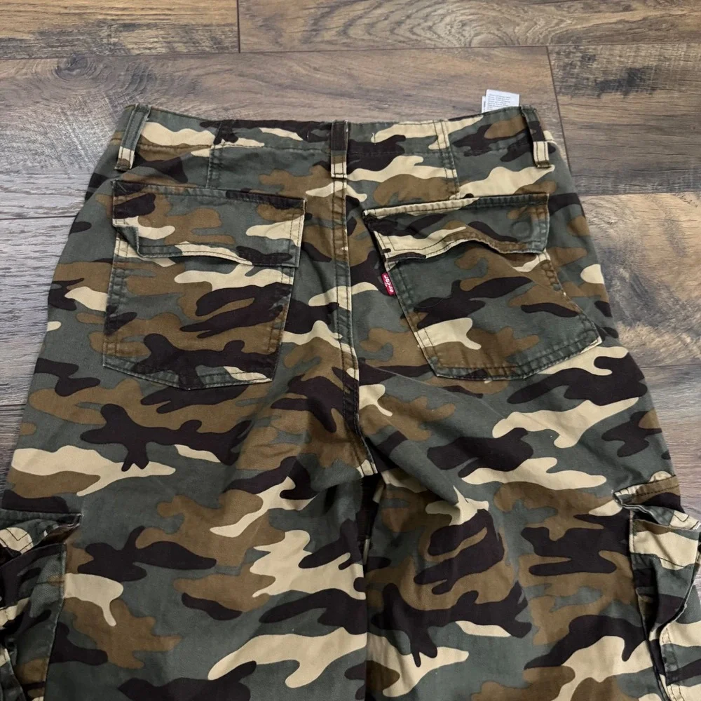 Levis 94 Baggy Cargo Pants Womens 26 Camo Wide Leg Parachute Drawstring - Picture 5 of 6
